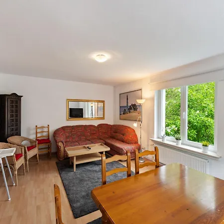Schoenes Mit Terrasse Semesterbostad