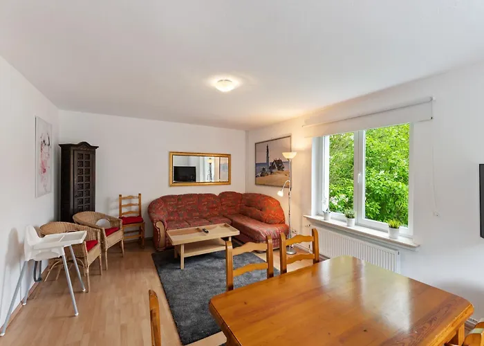 Schoenes Mit Terrasse Semesterbostad